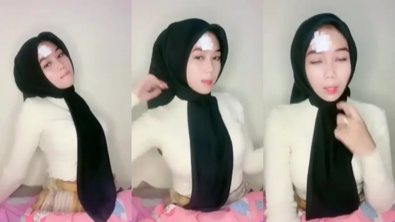 Bokep Indo Sungirl Ukhti Nakal Toket Bergetar Ah Ah Ah... poster